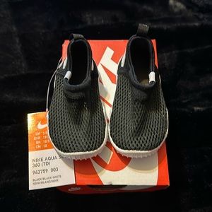 NEW!!!! Nike Aqua Sock 360 size 4C